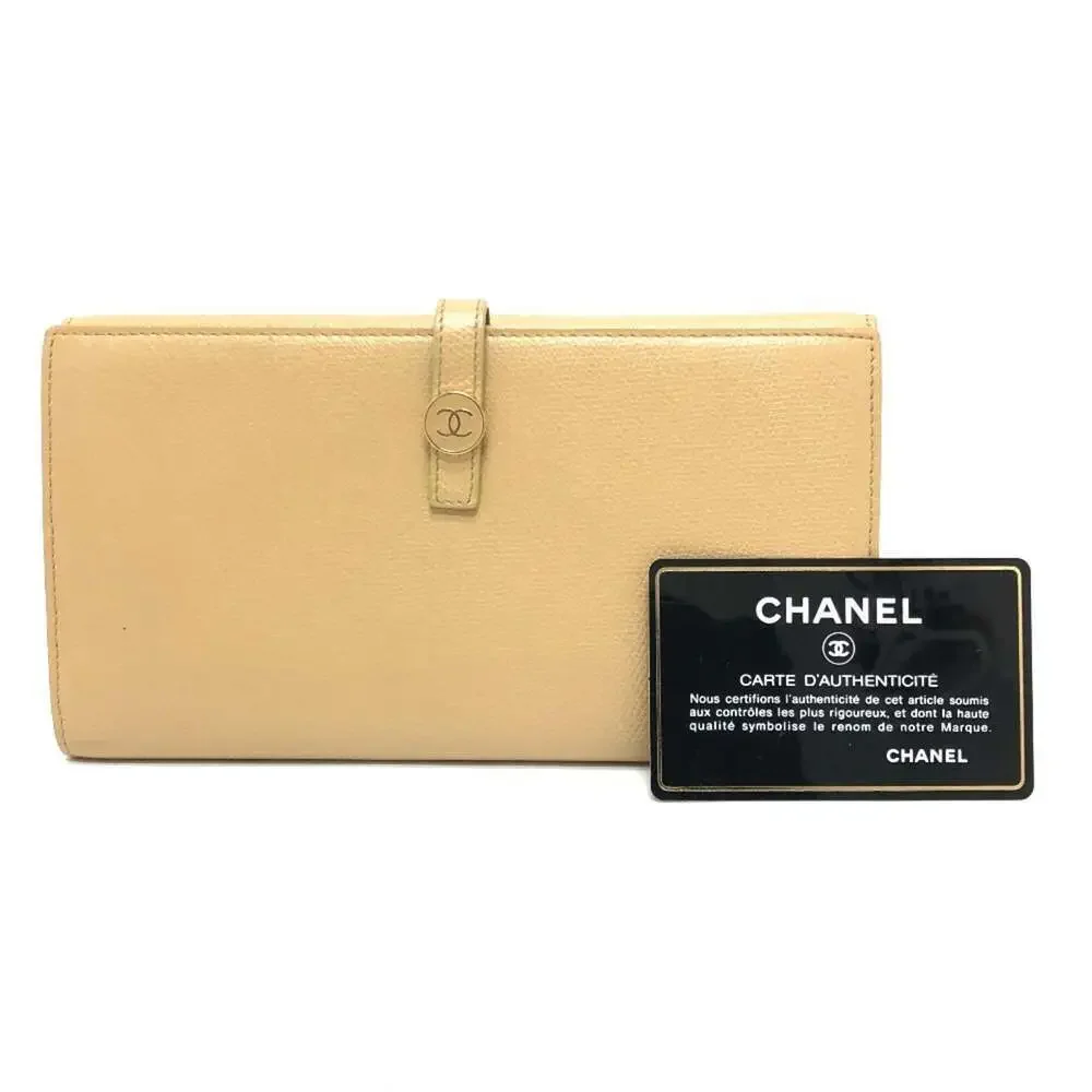 CHANEL Cream Leather Wallet